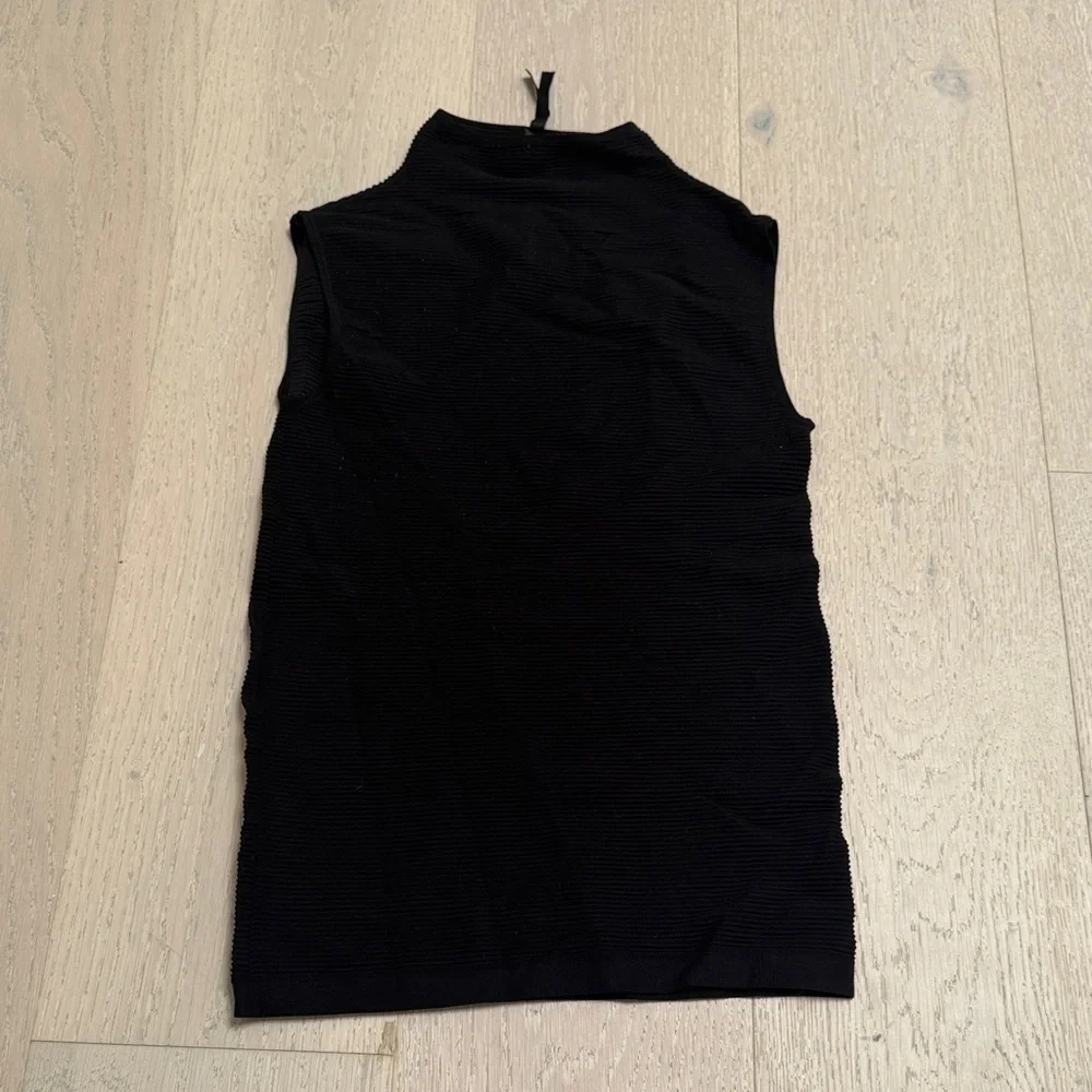 Babaton Black Ribbed Sleeveless Mock Neck Tank Top Size Small - Picture 1 of 4